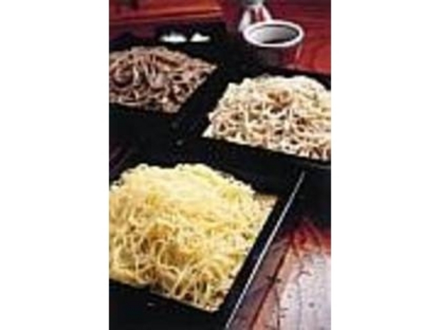3種類のそばを堪能できるオススメの一品_竹泉