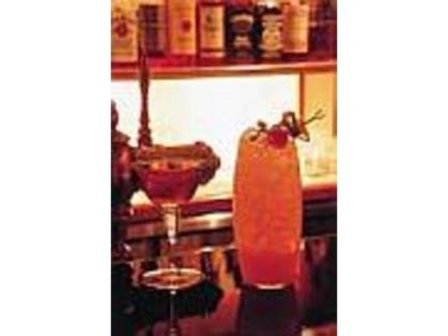 落ち着いたスペースで大人の時間を過ごす_日本橋BAR&TABLE