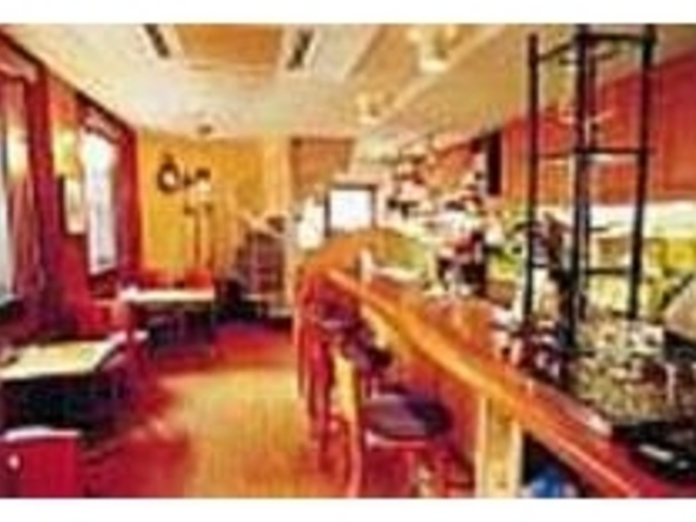店内はコーヒーの香りで満たされている_カフェ ブラジレイロ