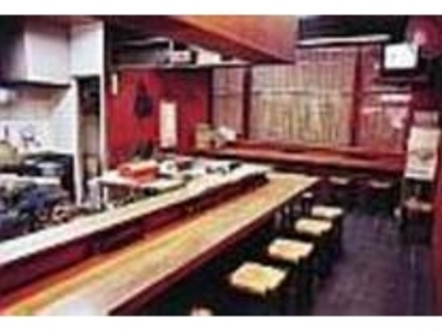 お昼時は満席当り前!待つ価値あり_博多讃岐うどん