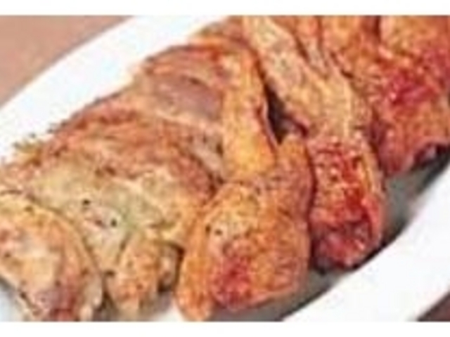 餃子の具を詰めて揚げた『手羽先餃子』_ちゃいなハウス