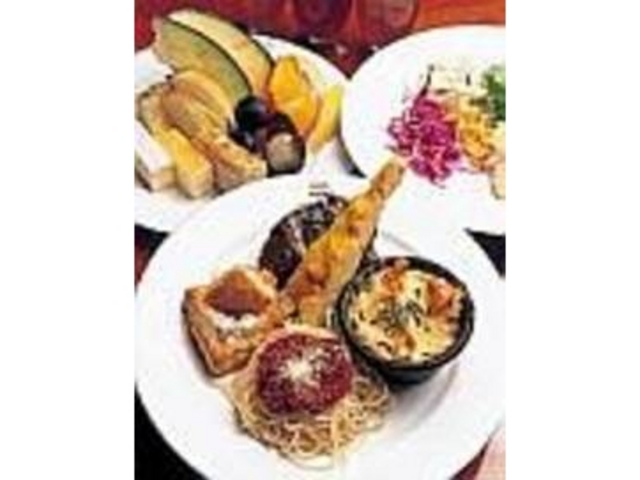 地ビールだけでなく、ワインにも合う料理が多数揃う_サンセットビーチ・ブルーイング・カンパニー