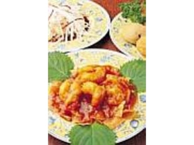 干焼汁蝦球はワンタンの皮で香ばしさアップ_広東名菜 周苑