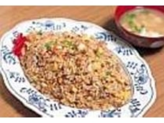 3種類のフライライスにはスープが付く_大衆食堂ミッキー
