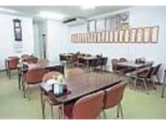 食堂には商店なども併設されている_民宿かいほう 食堂