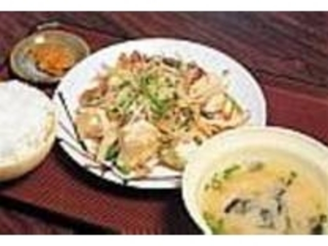 定番の豆腐チャンプルーは野菜もたっぷり_民宿かいほう 食堂