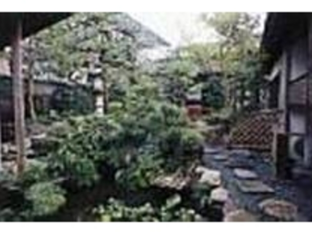 閑静な日本庭園で心静かに食事を楽しむ_喜太亭 万よし