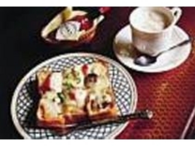 コーヒーと一緒に手作りピザトーストもぜひ_コーヒーハウス ROCOCO
