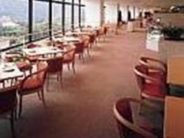 箱根の四季を満喫できる眺めのよいお店_ビューテラス ロッソ