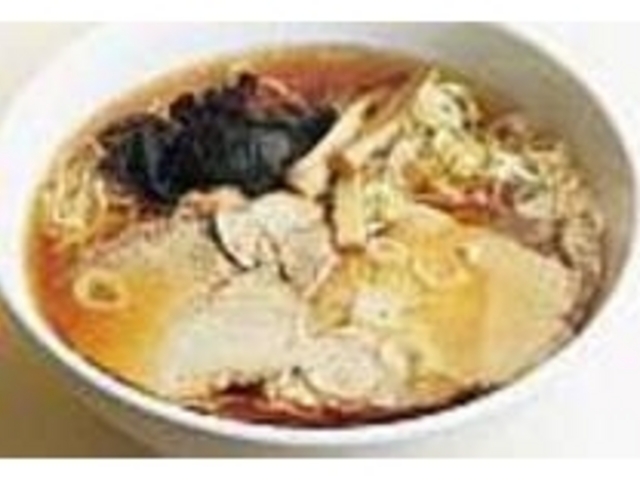 醤油ラーメン。各種トッピングもできる_らあ〜めん 三月