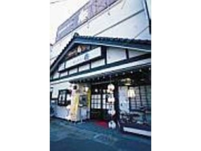 綾部駅前の味しるべ盾はかも料理が名物_丹波味しるべ盾