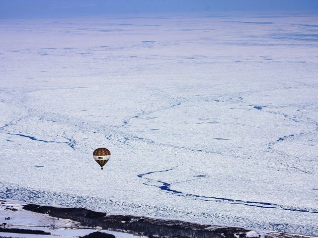 北海道の氷の地平線を空から眺める贅沢な体験を!!_摩周气船 熱気球フリーフライト