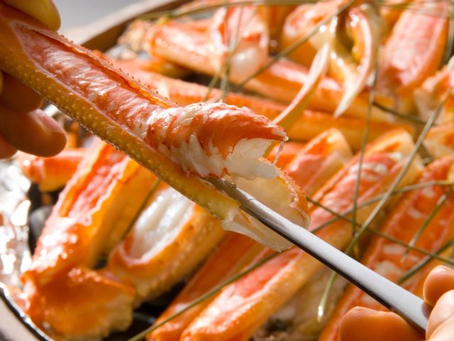 陶板焼きで香ばしい焼きガニ_夢、美しく舞い踊る静花扇