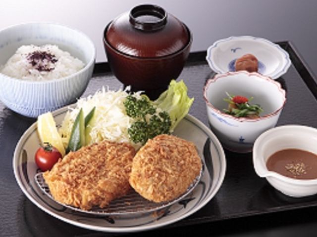 コース料理から一品料理まで豊富にご用意しております_囲炉裏茶寮 八里