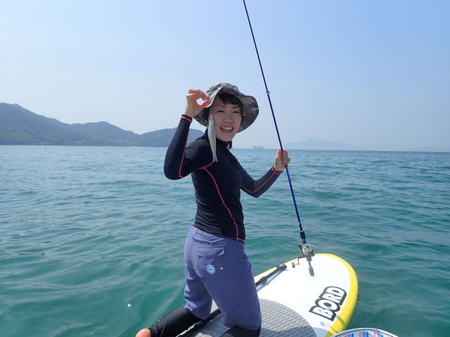 百島の海で魚釣りも!_Rakuoli