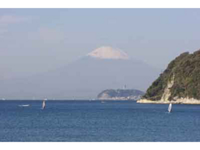 天気の良い日は海上から「富士山」や「江ノ島」が見えます!_逗子ウインドサーフスクール