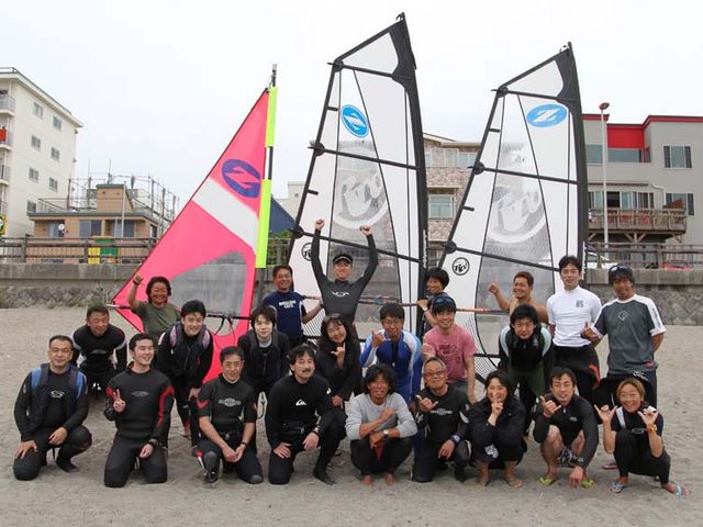 1人で来ても大丈夫!海の仲間がお待ちしています。_逗子ウインドサーフスクール