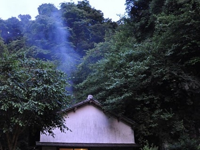 体験スペースは窯小屋。年に数回火が入ります。_たからの窯
