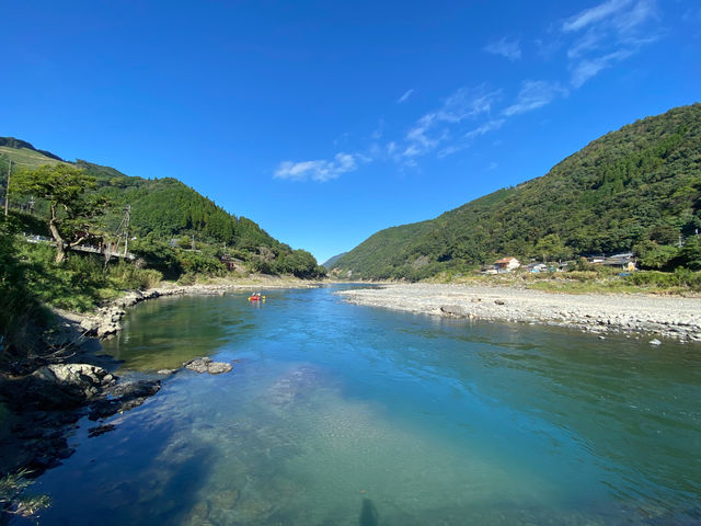 とにかく雄大な自然と美しい景色に癒される!_Rafting Naughty Boys