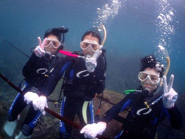記念写真もお撮りします。ご希望の方には差し上げます。_グランパス ダイビングスクール
