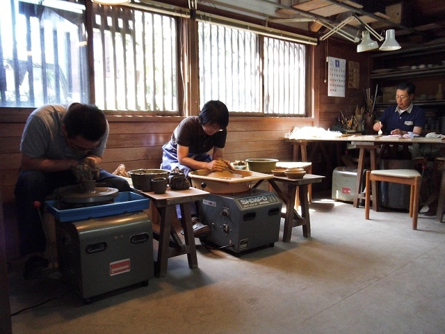 ろくろは8台有ります。_松尾陶工房