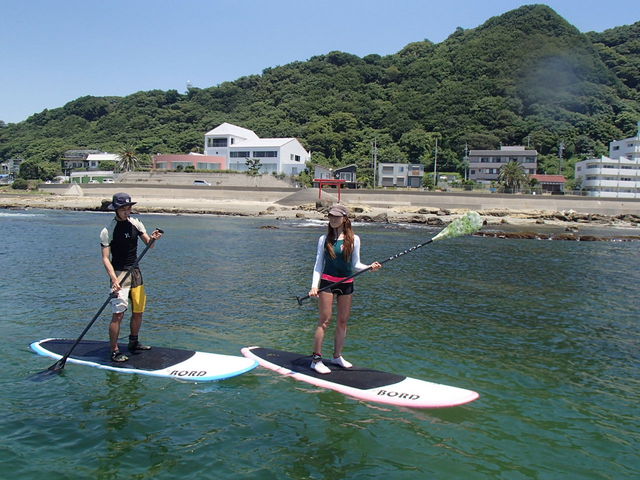 こんな風に、『話をしながら漕ぎ漕ぎ』できるのも、SUPの魅力! 会話も弾みます☆_ESTA SURF(エスタサーフ)