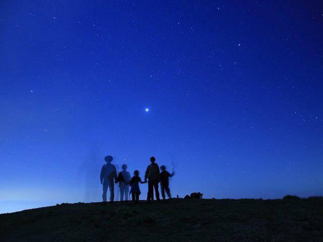 星空をバックにシルエッロ撮影。_アウトドアクラブ南阿蘇 knot