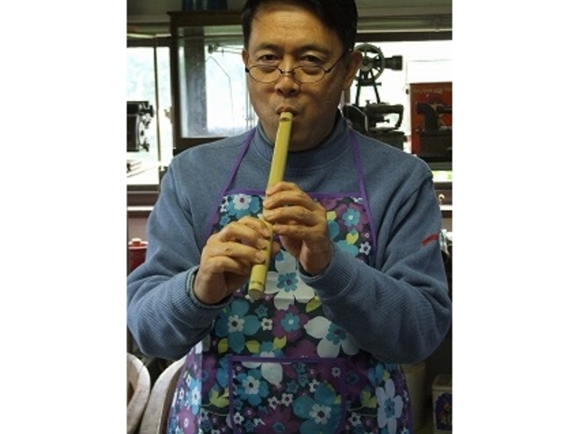竹を削り笛を作る_阿蘇ものづくり学校