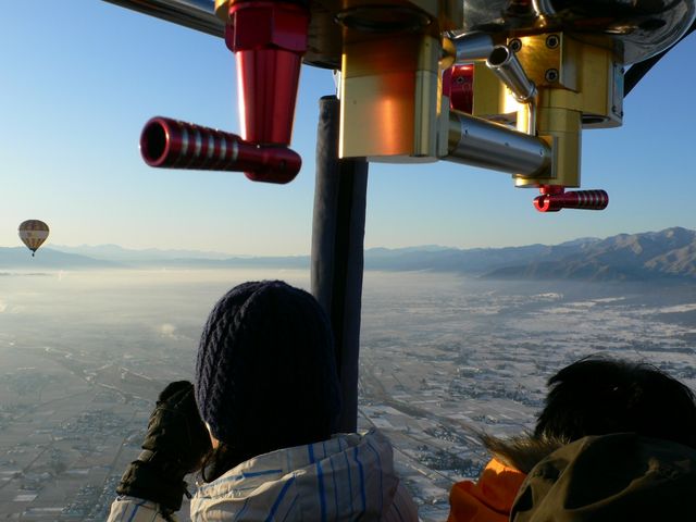 幻想的な絶景が広がる冬の熱気球フリーフライト。記念日にも最適!_安曇野气船 熱気球・クリアボート