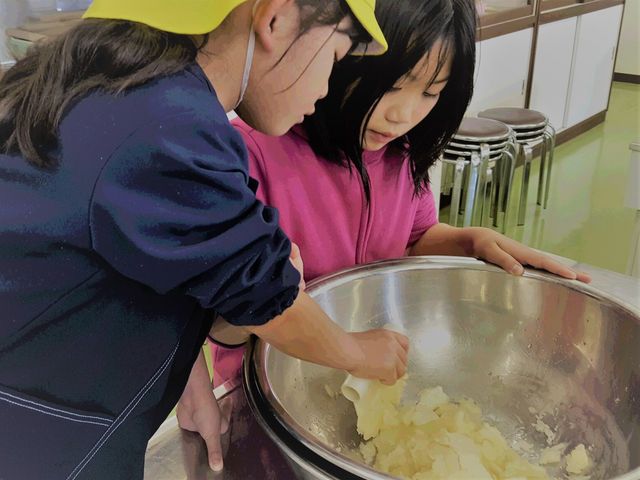 【シャーベット作り体験】お味は3種類「マンゴー」「リンゴ」「ブドウ」どれもさっぱりとした味わいです☆_おかやまファーマーズ・マーケット ノースヴィレッジ