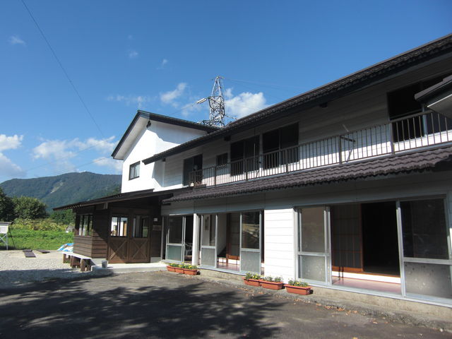 ゲストハウス併設でのんびり滞在。_冒険小屋