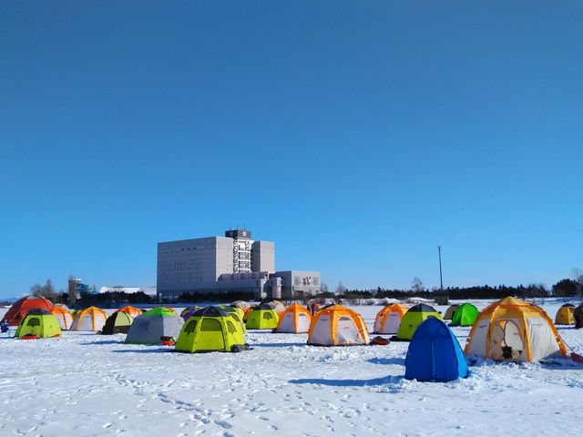 冬のNO.1アクティビティ! ワカサギ釣り会場の様子_ブルーツーリズム北海道