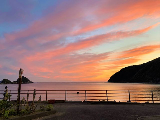 夕陽に染まる赤島_天草マリンスポーツ体験センター
