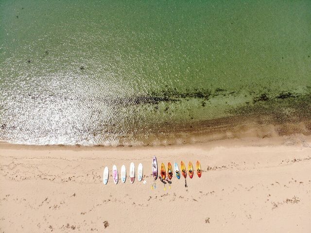 上空から見た切浜ビーチ。日によって海の表情が変わります♪_MERI Adventure Tours