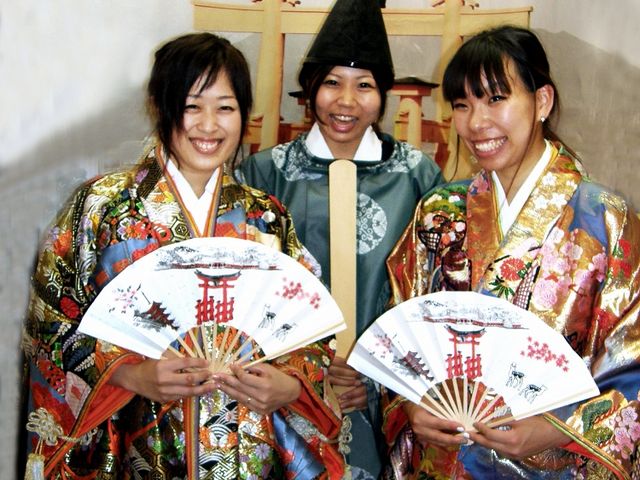 宮島で平安貴族になりませんか。平安コスプレを着て写真が撮れます。お1人様1000円で出来ます。_宮島手づくり工房