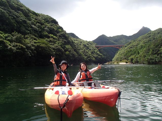 登山の疲れも心配ない穏やかな安房川でゆったりと自然を楽しめるのがリバーカヤックの良いところです_aquastyle