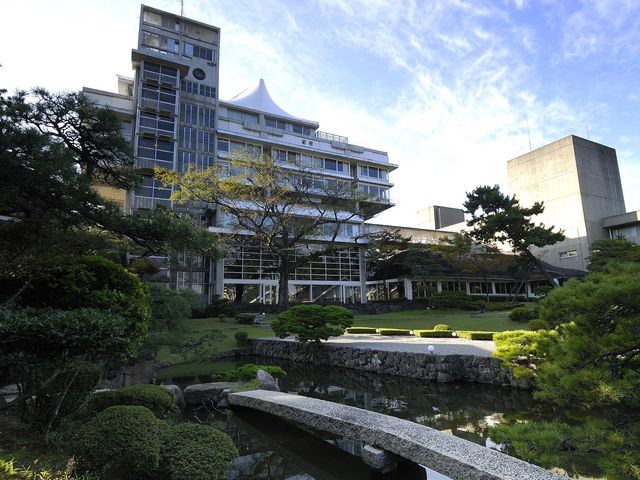 壮麗なモニュメントのような本館天台_東光園