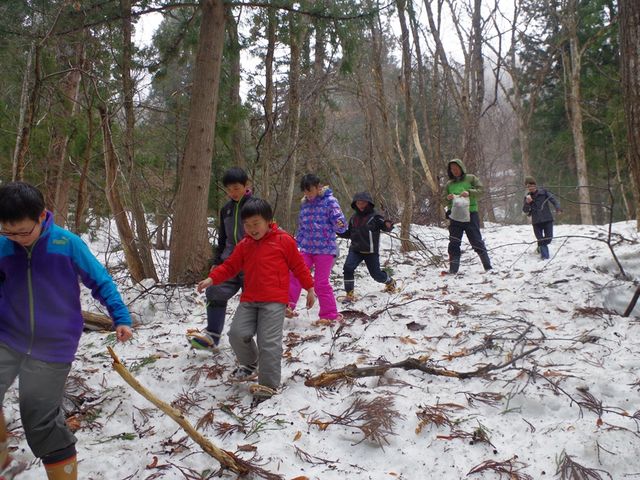 かんじきトレッキングの様子_大江町山里交流館やまさぁーべ