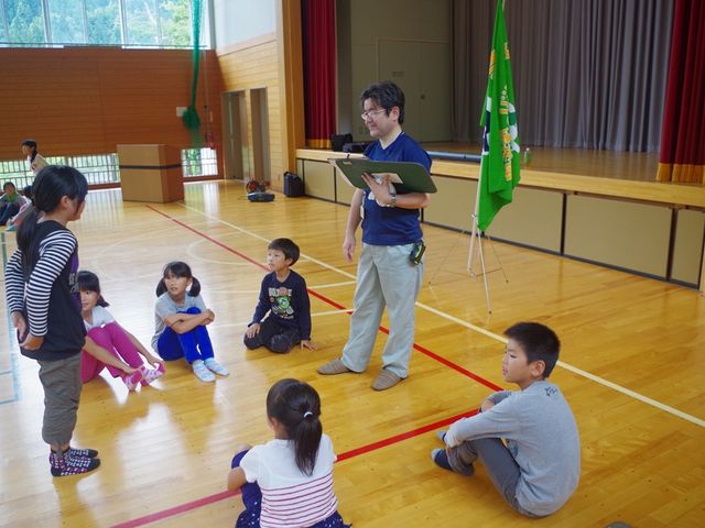 体育館で室内アクティビティ_大江町山里交流館やまさぁーべ
