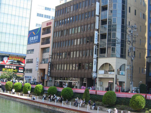 店舗外観_博多人形会館 松月堂