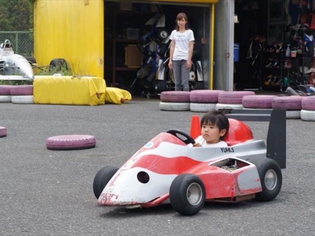 入門:電動カート4歳から乗車できます_中井インターサーキット