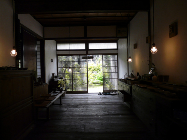 ギャラリー玄関_陶芸工房「水の音 土の音」