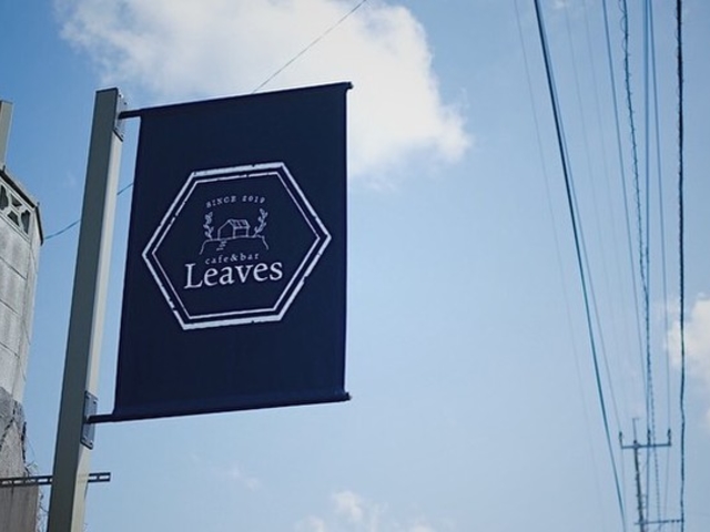 当店の事業の一つである手描きのフラッグ看板です。_木のおもちゃスタジオネームレス