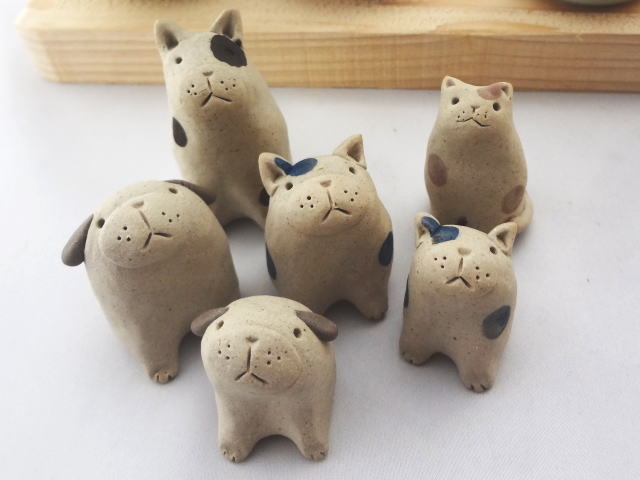 ほのぼの動物たちの置物です。_三池焼