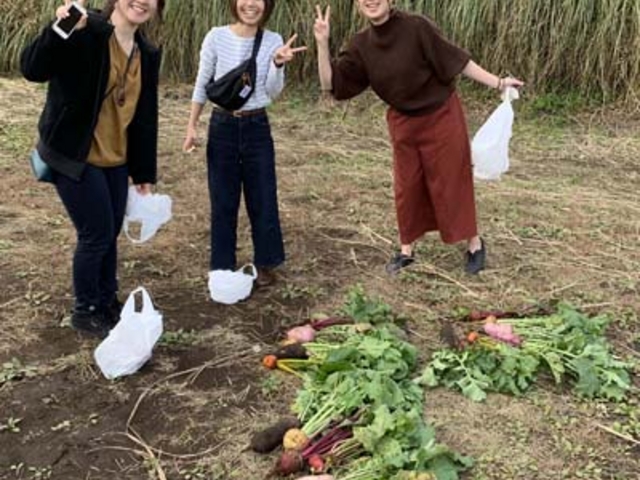 冬野菜を収穫して大喜び_富士山ガーデンファーム
