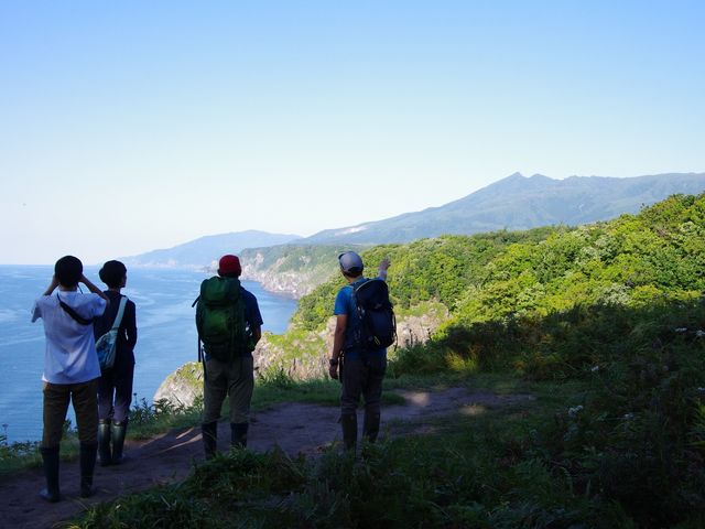 けもの道を歩く、その先にはとっておきの絶景があります。_シンラ(SHINRA)