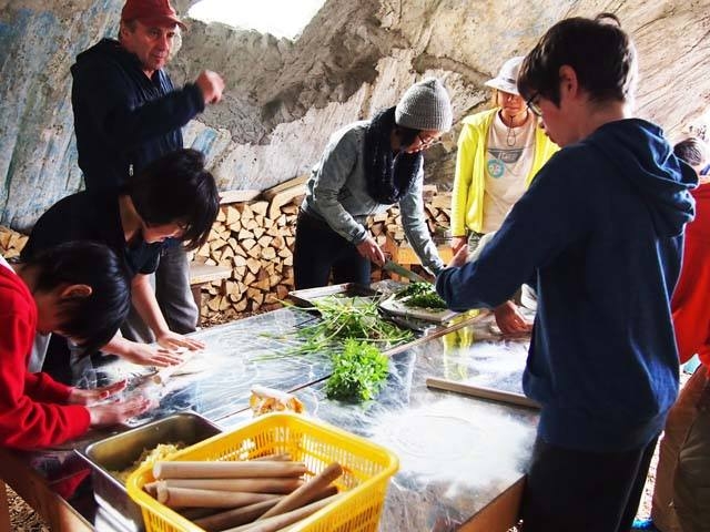 自分で収穫した野菜を洗って、下ごしらえして・・・_NISEKO GREEN FARM