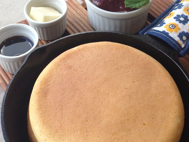 カフェメニュー一例「スキレットの十勝パンケーキ 800円」_然別湖ネイチャーセンター