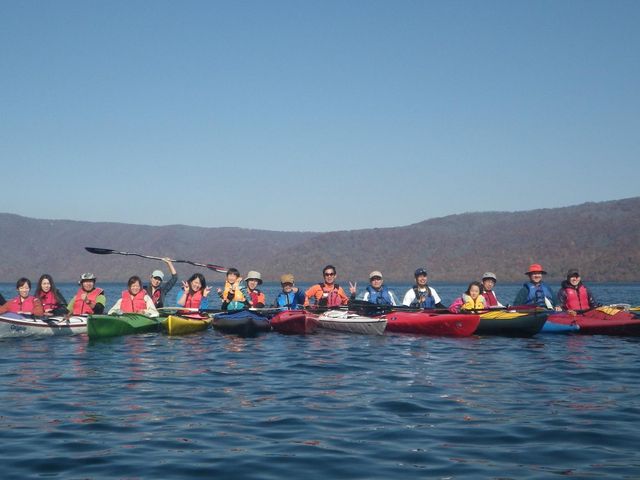 青い森に囲まれたいっぱいの自然のなかでカヤック体験!_OUTDOORBOX RIVERRUNS