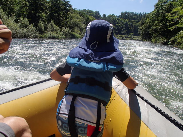 0歳のお子様から乗れる安心の癒し系川下り。ペットの同乗もOK。シニアの方も安心です。
_遊河